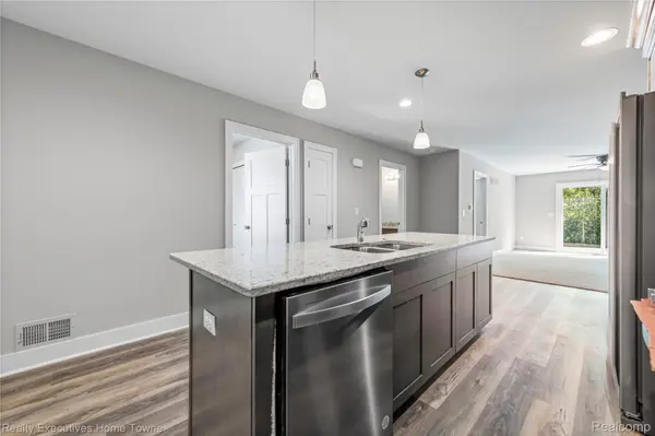 303 Hidden Harbor #2, Marine City, MI 48039