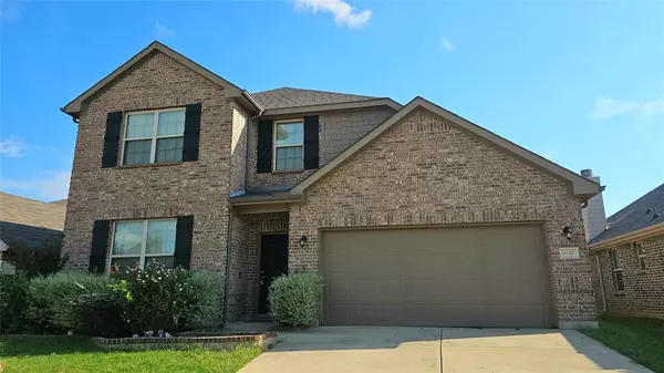 4740 Meadow Green Trail, Fort Worth, TX 76244