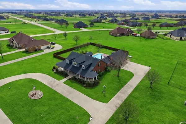 1072 West Secretariat Drive, Terrell, TX 75160