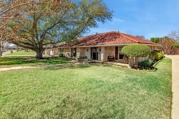 1111 Berkshire Court, Trophy Club, TX 76262