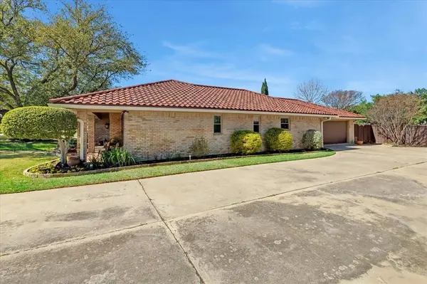 1111 Berkshire Court, Trophy Club, TX 76262