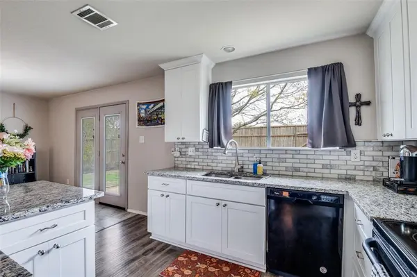 223 Gayleh Lane, Waxahachie, TX 75165