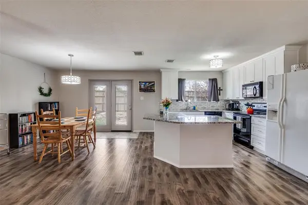 223 Gayleh Lane, Waxahachie, TX 75165