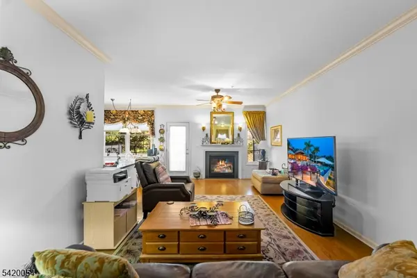 9 Goffle Brook Ct, Hawthorne Boro, NJ 07506