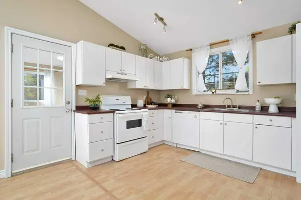 8 Sunnyside DR, Rural Ponoka County, AB T0C 2J0