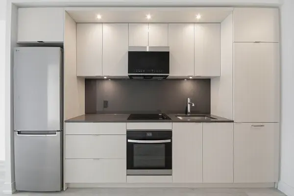 25 Cordova AVE #809, Toronto W08, ON M9A 0E5