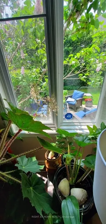 142 Windhurst DR, Barrhaven, ON K2G 6K8