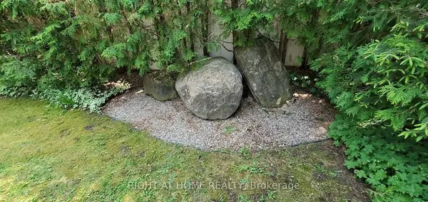 142 Windhurst DR, Barrhaven, ON K2G 6K8