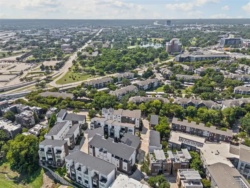 381 E Greenbriar Lane #501, Dallas, TX 75203