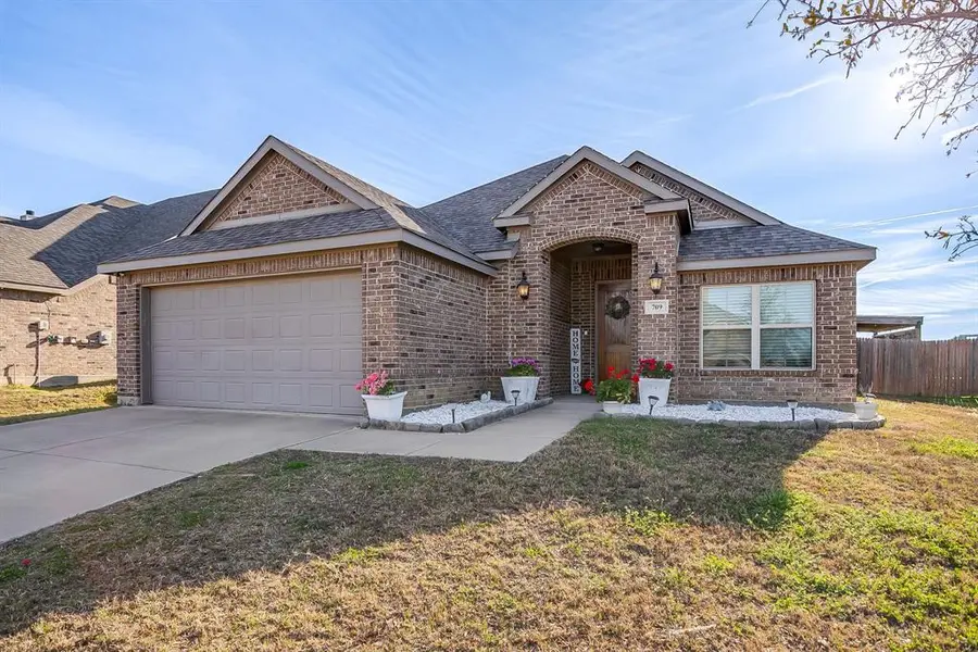 709 Waterford Way, Joshua, TX 76058