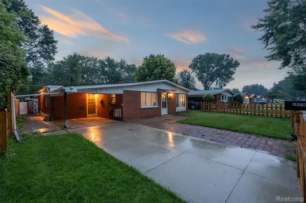 1579 Dulong AVE, Madison Heights, MI 48071