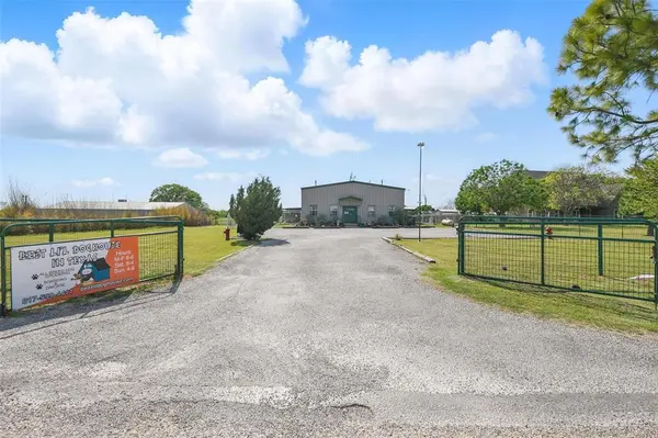 222 Fox Road, Weatherford, TX 76088