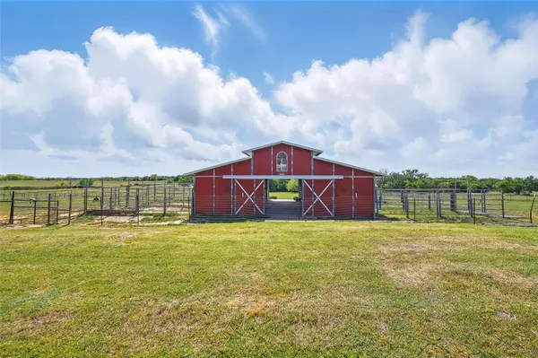 222 Fox Road, Weatherford, TX 76088