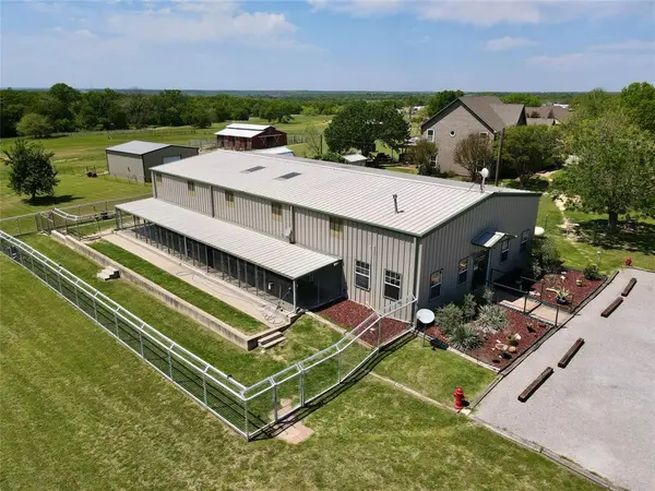 222A Fox Road, Weatherford, TX 76088