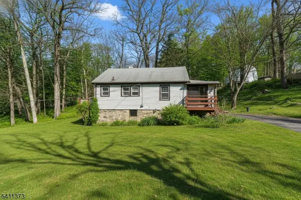 34 Isabelle Ave, Hopatcong Boro, NJ 07821