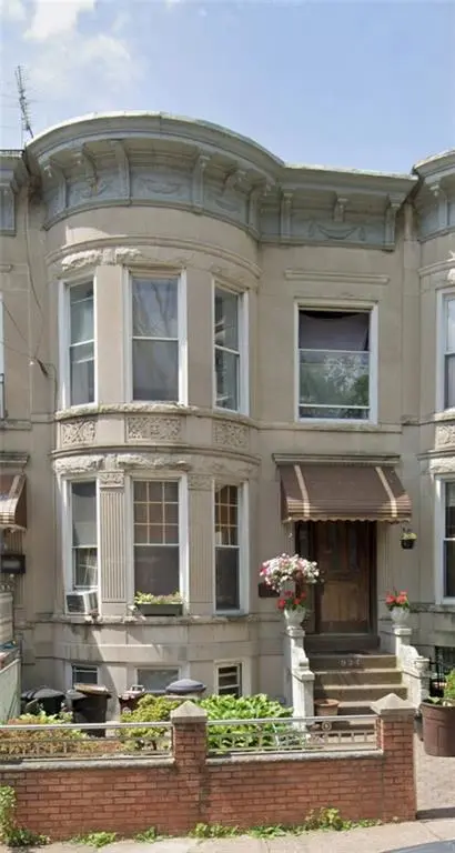 934 52nd ST, Brooklyn, NY 11219