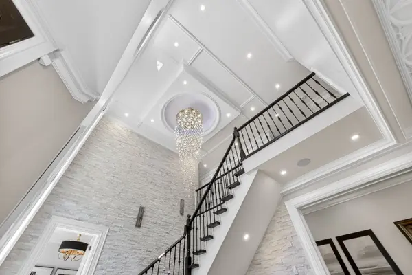 661 Wellington ST W, Aurora, ON L4G 6J7