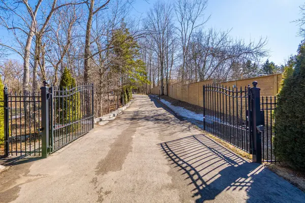 661 Wellington ST W, Aurora, ON L4G 6J7