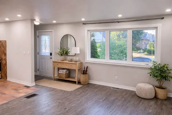 830 Brucedale AVE E #Upper, Hamilton, ON L8T 1L3