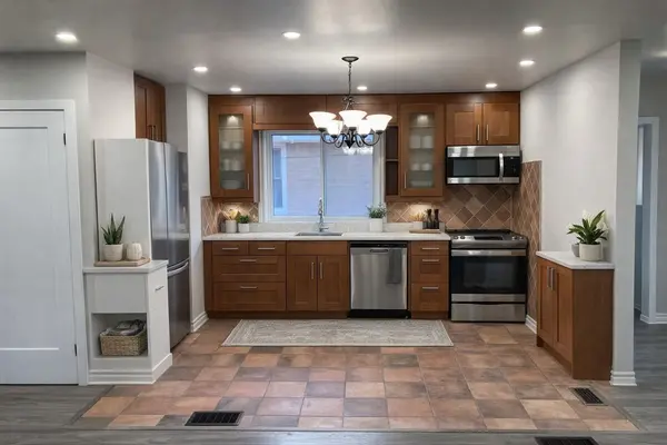 830 Brucedale AVE E #Upper, Hamilton, ON L8T 1L3