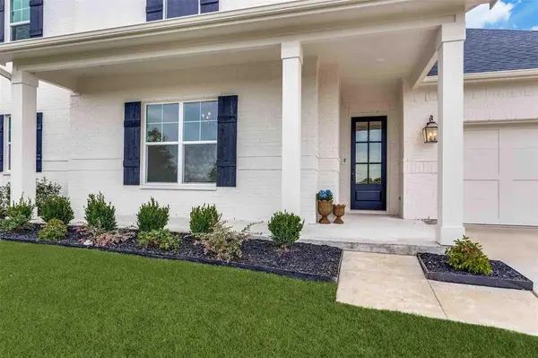 622 Sterling Drive, Benbrook, TX 76126