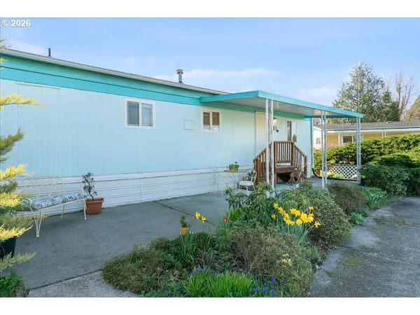 1418 PINE ST #7, Silverton, OR 97381