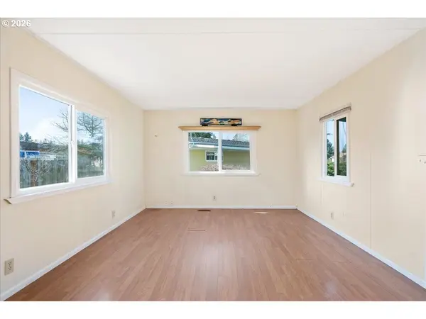 1418 PINE ST #7, Silverton, OR 97381