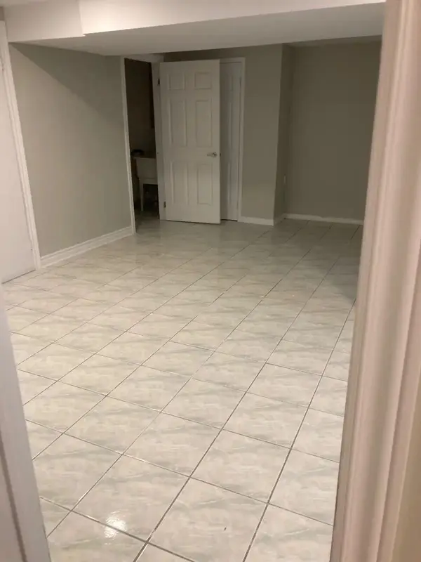 154 Fifefield DR #Basement, Vaughan, ON L6A 1L1