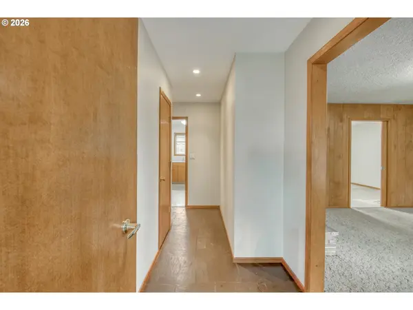 6744 SE MOLT ST, Milwaukie, OR 97267