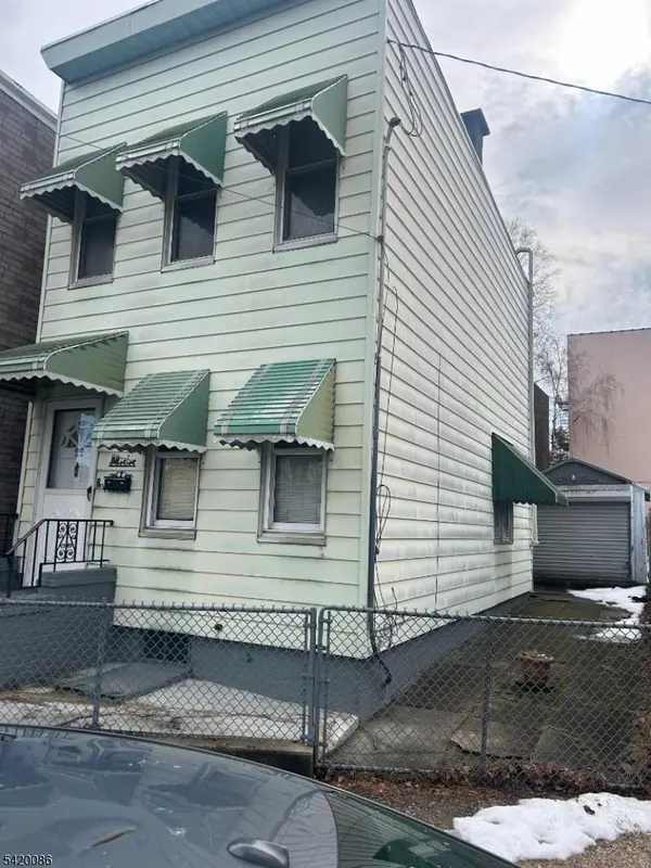 22 Woodland Ave, Jersey City, NJ 07305