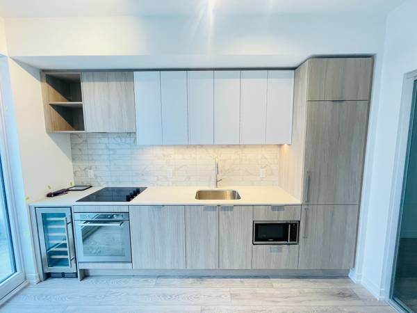 2020 Bathurst ST #1809, Toronto C03, ON M5P 0A6