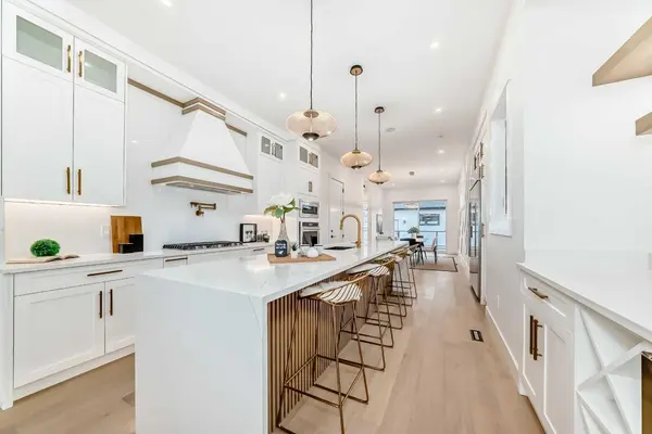 214 27 AVE NW, Calgary, AB T2M2H4