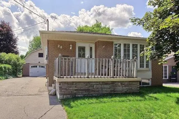 28 Collins CRES #Upper, Aurora, ON L4G 2W2