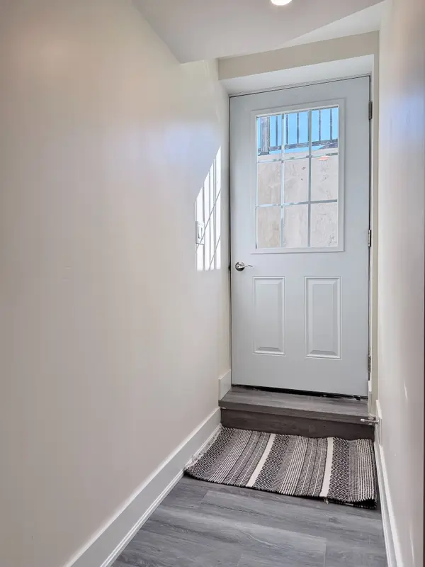 1 Kenneth Ross BND #Lower, East Gwillimbury, ON L9N 0T7