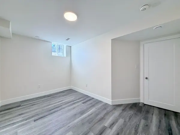 1 Kenneth Ross BND #Lower, East Gwillimbury, ON L9N 0T7