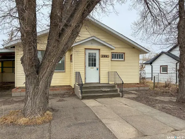 244 Maple STREET, Gull Lake, SK S0N 1A0