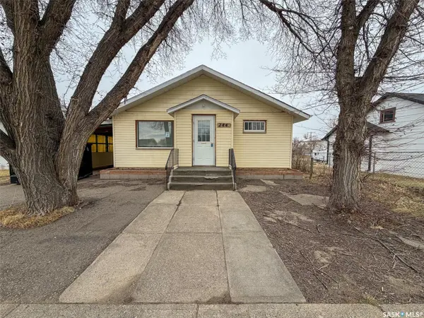 244 Maple STREET, Gull Lake, SK S0N 1A0