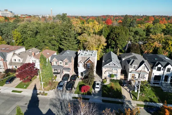 162 Glenvale BLVD, Toronto C11, ON M4G 2W3