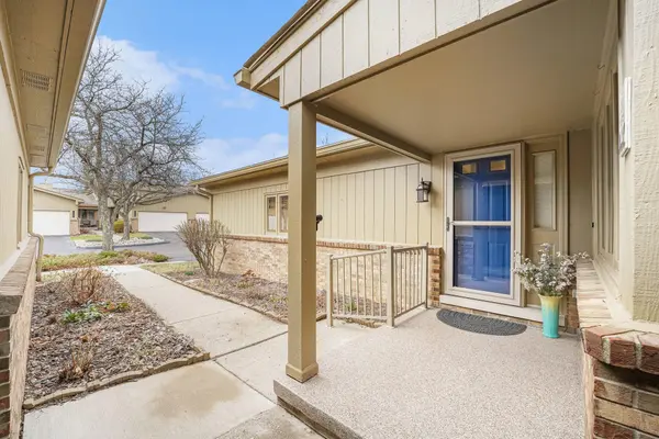 12301 Pinecrest Dr, Plymouth Charter Twp, MI 48170