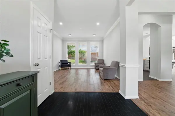 3402 Blue Forest Drive, Arlington, TX 76001