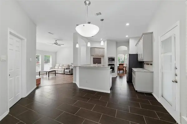 3402 Blue Forest Drive, Arlington, TX 76001