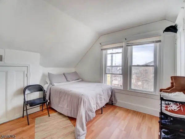 20 Geneva St, Elizabeth City, NJ 07206