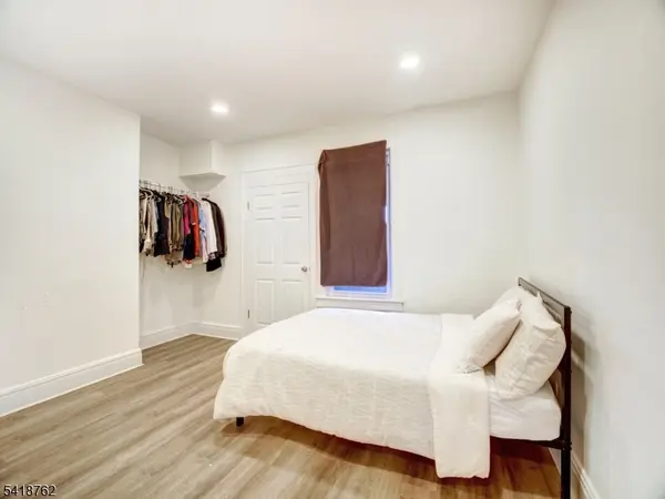 20 Geneva St, Elizabeth City, NJ 07206