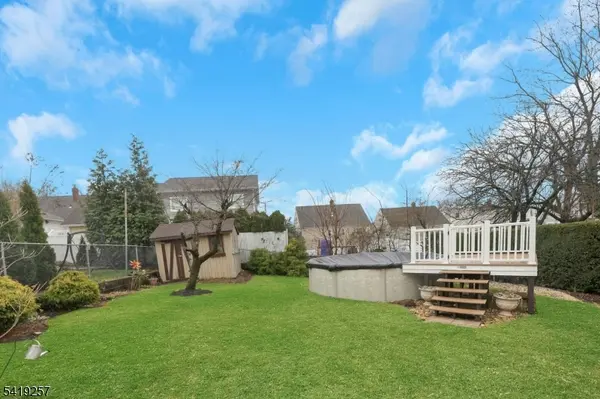 25 Veterans Pl, North Arlington Boro, NJ 07031