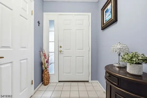 10 Betty Ct, Lebanon Boro, NJ 08833