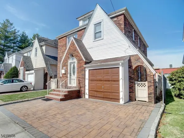 569 Monroe Pl, Ridgefield Boro, NJ 07657