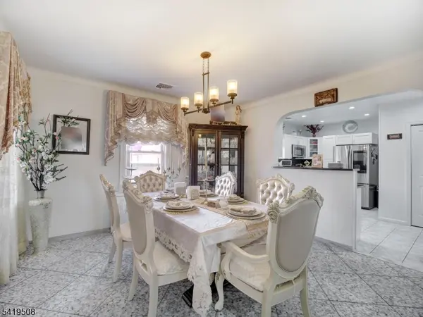 569 Monroe Pl, Ridgefield Boro, NJ 07657