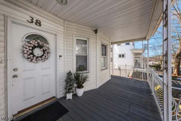 38 Nairn Pl, Newark City, NJ 07108