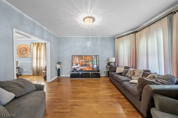 38 Nairn Pl, Newark City, NJ 07108