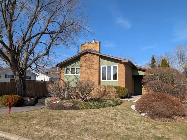 2279 Harding RD, Elmvale Acres And Area, ON K1G 3B6